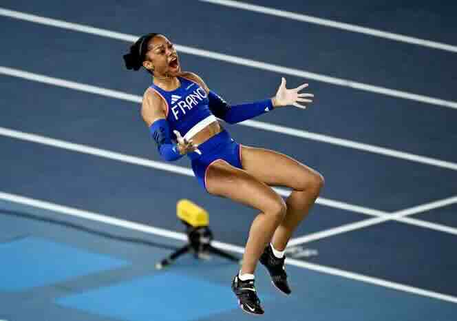 Marie-Julie Bonnin championne du monde en salle